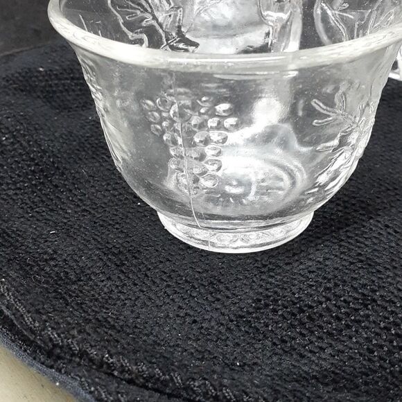 Vintage Indiana Clear Glass Cups Featuring Harvest Grape Pattern, Set Of 8 - Picture 3 of 6
